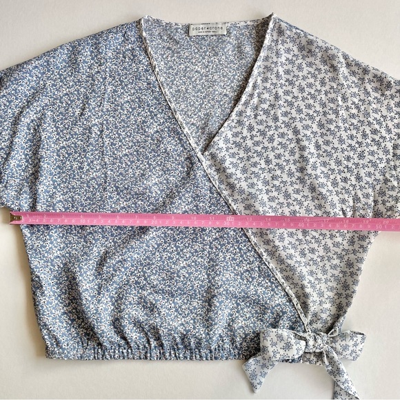 Paper Crane Dainty Floral Chiffon Side Tie Top - Picture 6 of 9